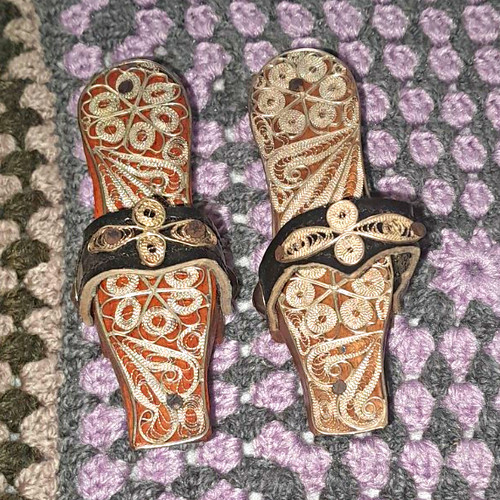 Miniatur holzsandalen paar - miniatur-holzsandalen,